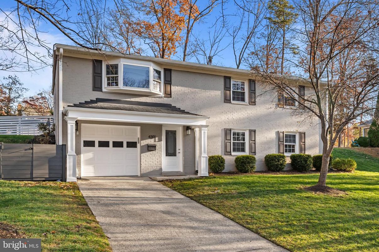 Attached, Exterior, Facade, Split Level