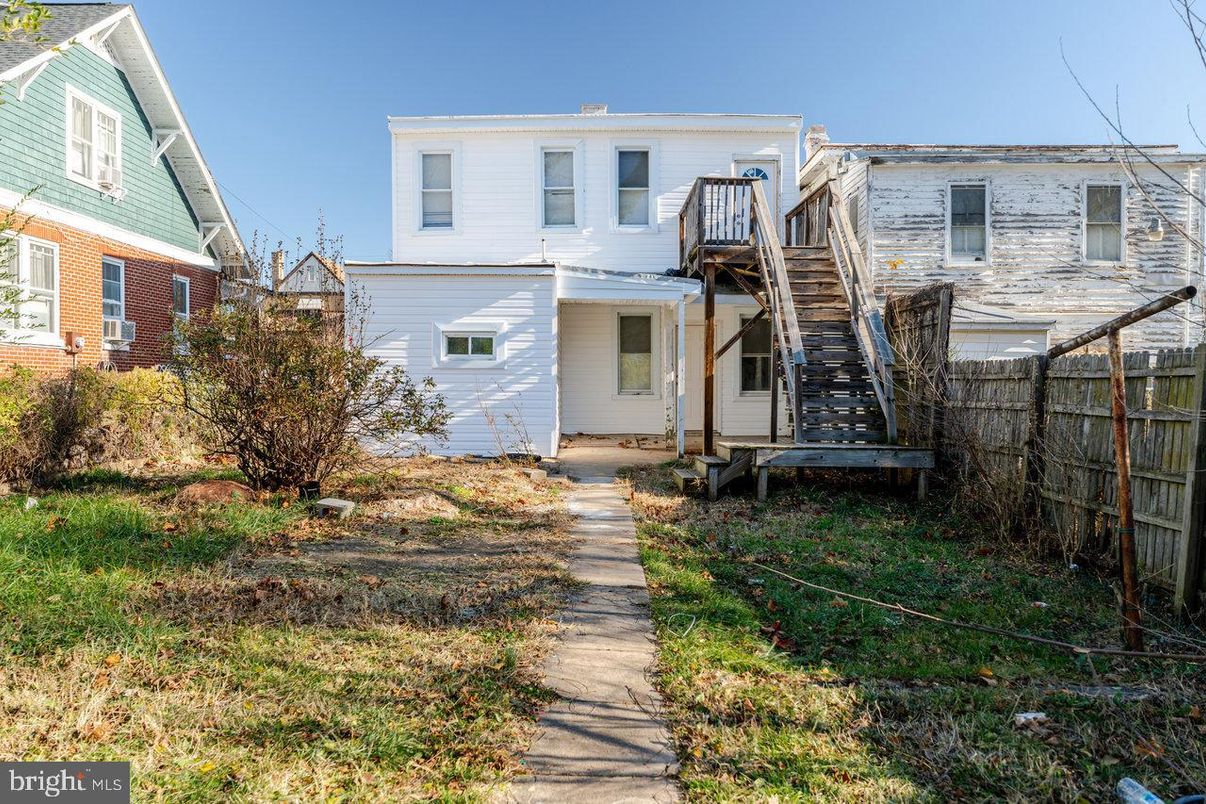 Exterior, Facade, Rowhouse