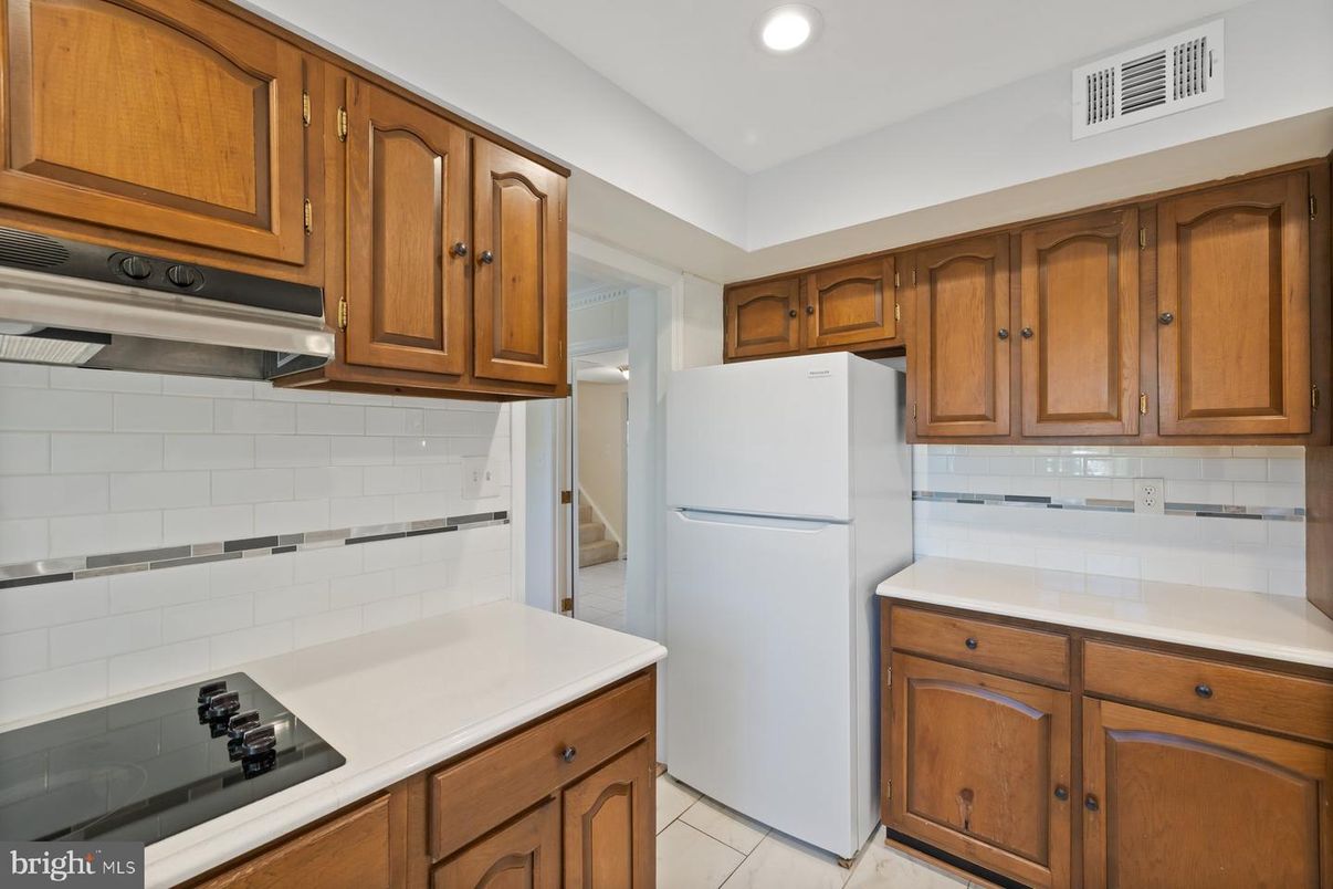 Interior, Kitchen, Recessed Lighting, Tile Countertops