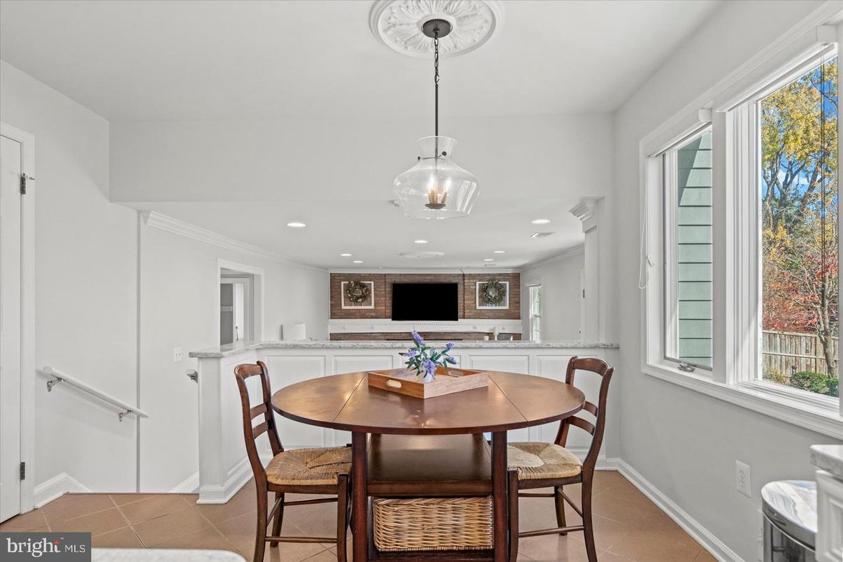 Dining room, Interior, Pendant Lights, Recessed Lighting