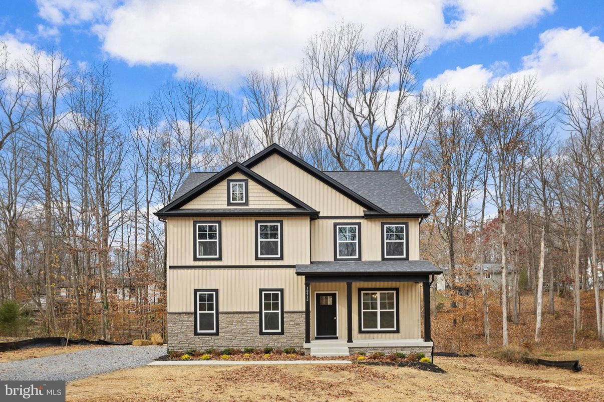 Exterior, Facade, Farmhouse