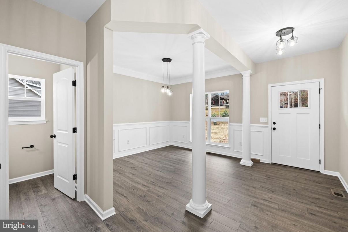 Empty room, Interior, Pendant Lights, Wood Texture Flooring