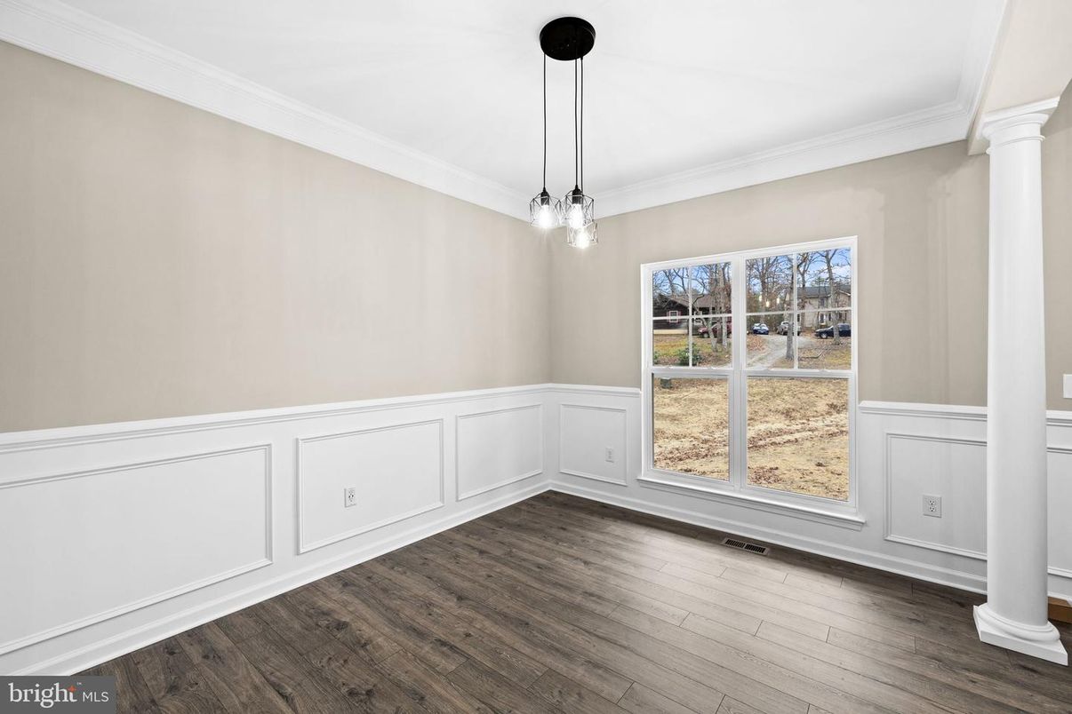 Empty room, Interior, Pendant Lights, Wood Texture Flooring