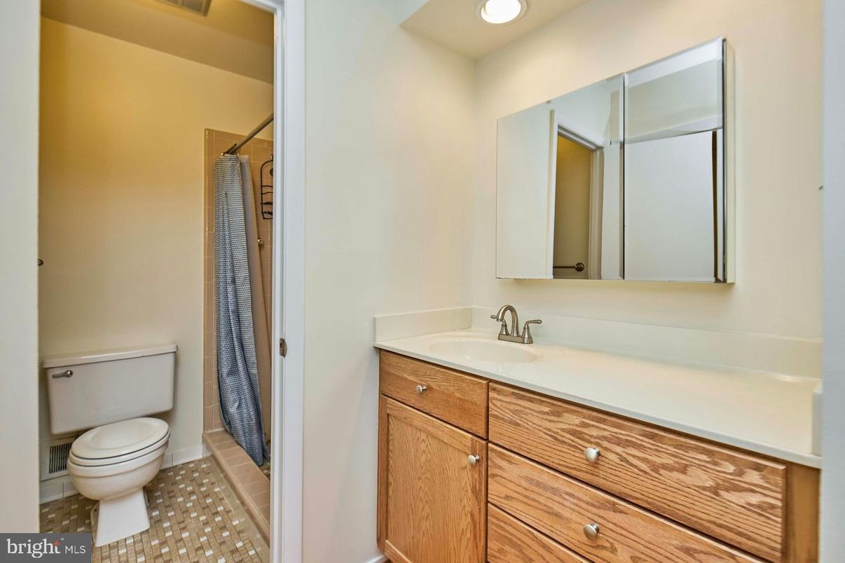 Bathroom, Interior, Recessed Lighting