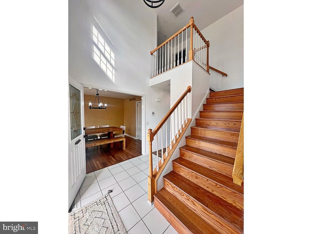 Interior, Pendant Lights, Wood Texture Flooring