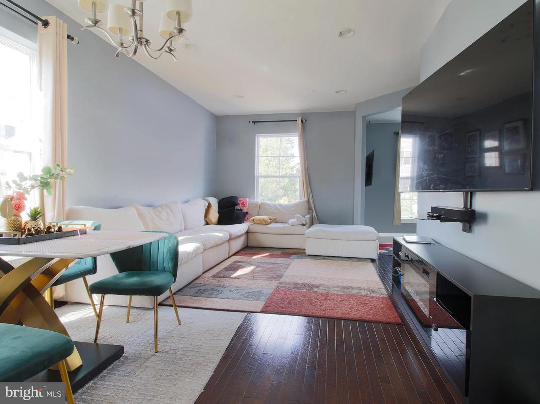 Chandelier, Dining room, Interior, Living room, Recessed Lighting, Wood Texture Flooring