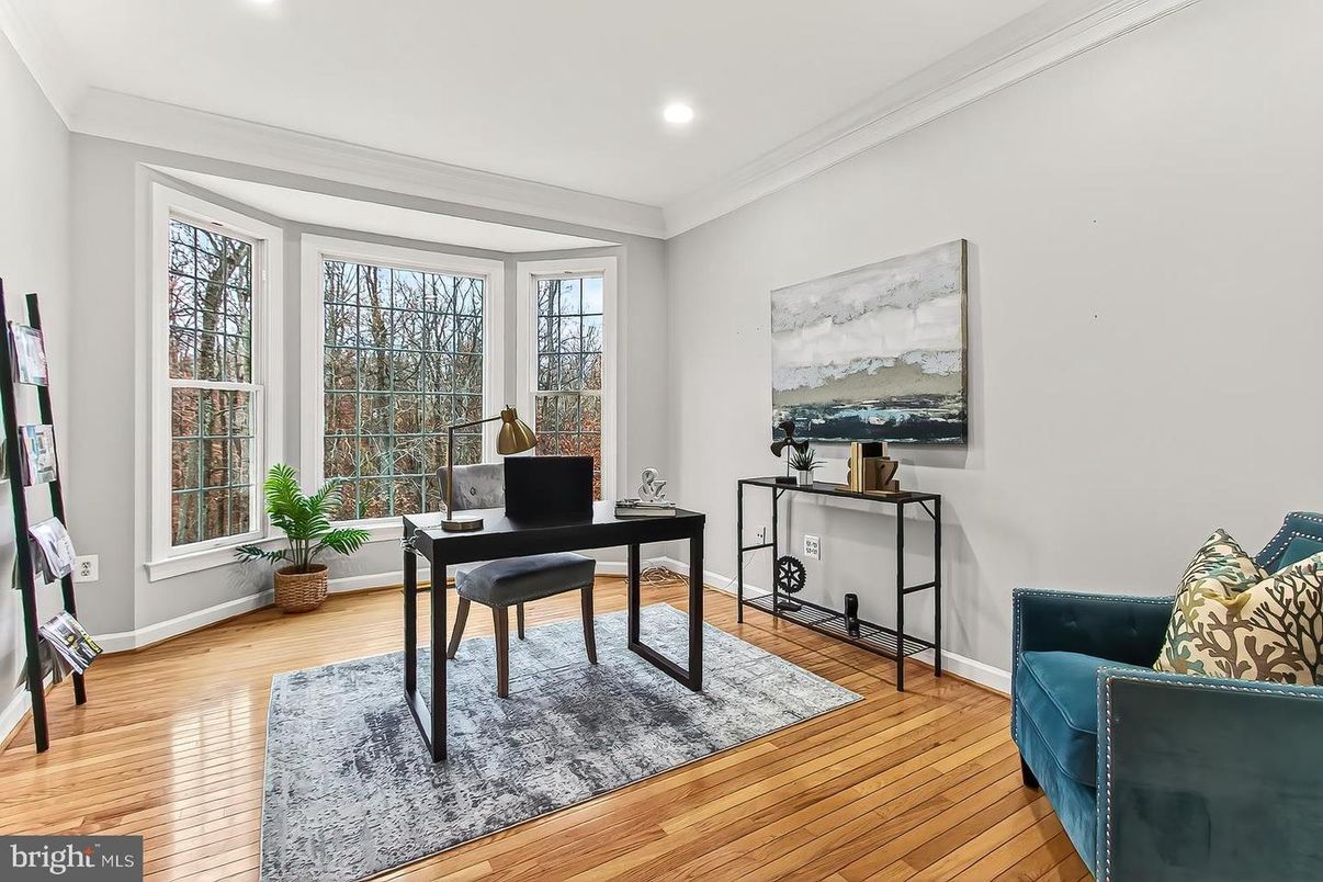 Home Office, Interior, Recessed Lighting, Wood Texture Flooring