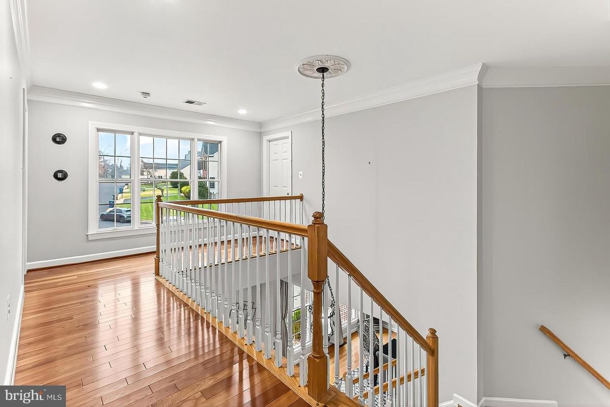 Interior, Pendant Lights, Recessed Lighting, Wood Texture Flooring