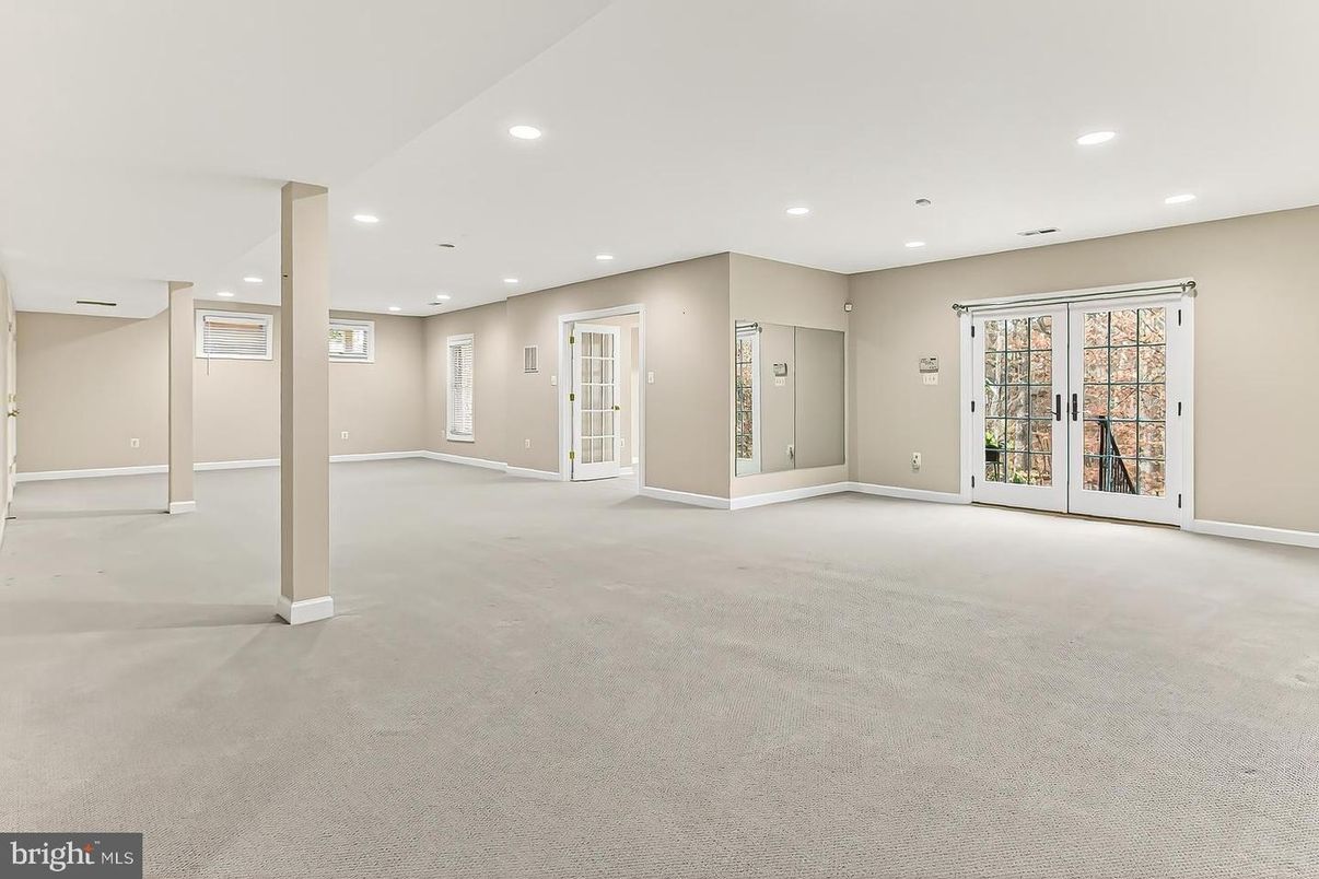 Empty room, Interior, Recessed Lighting