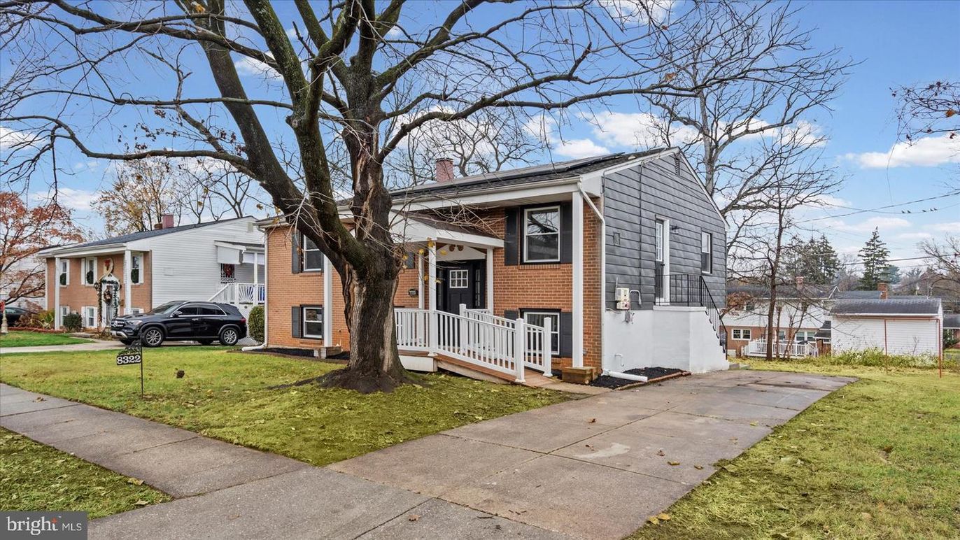 Exterior, Facade, Brick Facade, Raised Ranch