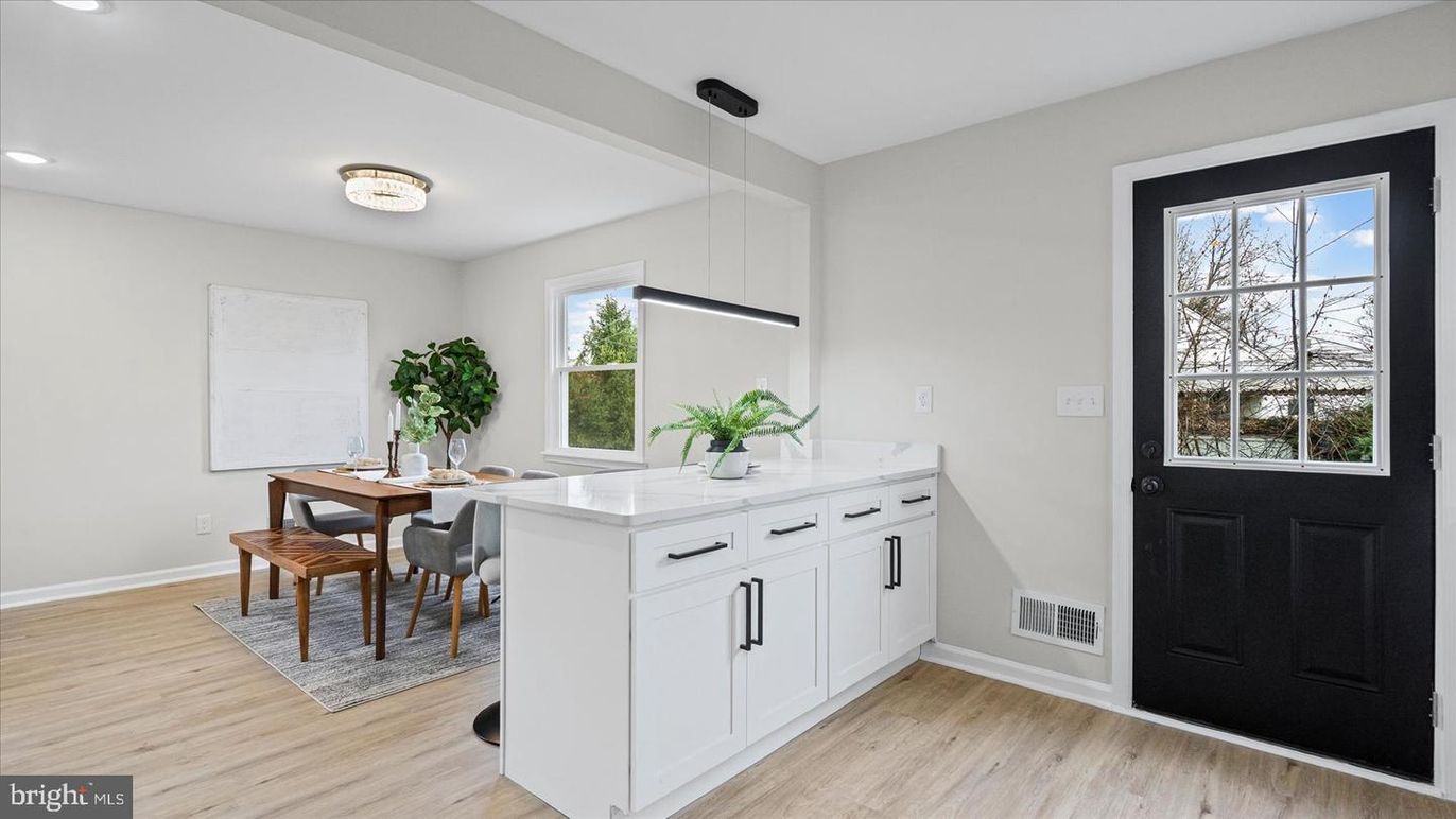 Dining room, Interior, Pendant Lights, Recessed Lighting, Wood Texture Flooring