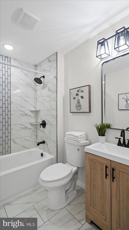 Bathroom, Interior, Marble, Marble Walls, Recessed Lighting