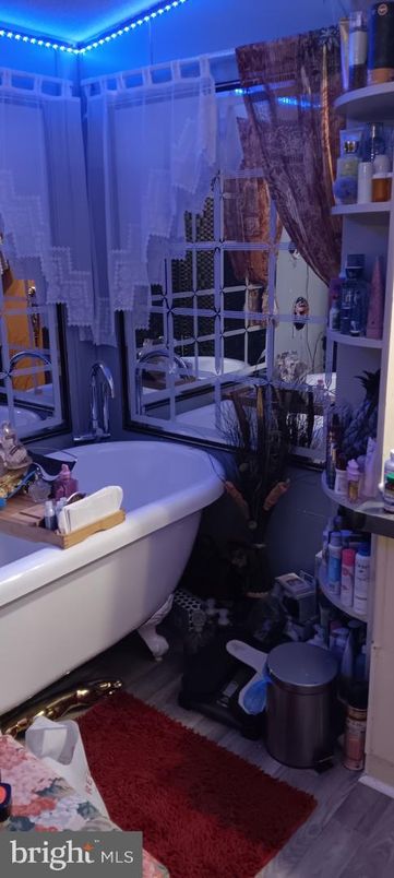 Bathroom, Free Standing Baths, Interior