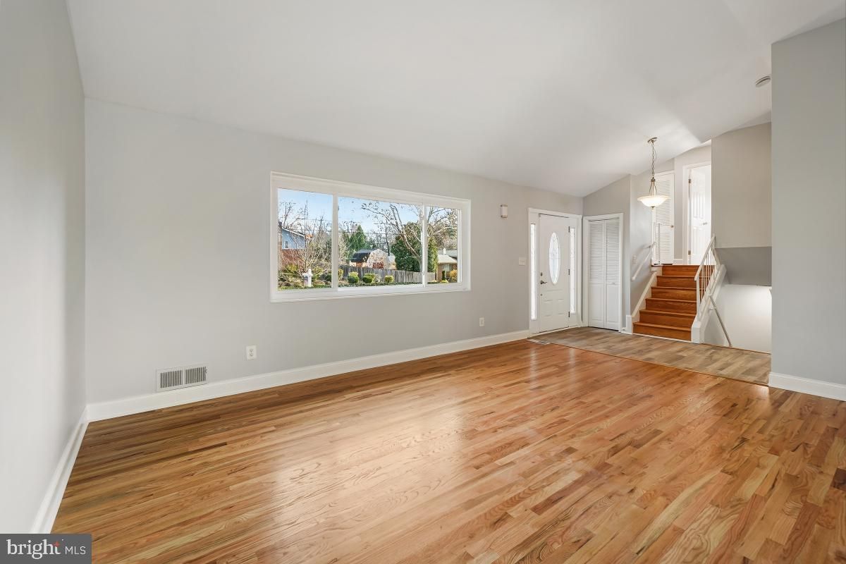 Empty room, Interior, Pendant Lights, Wood Texture Flooring