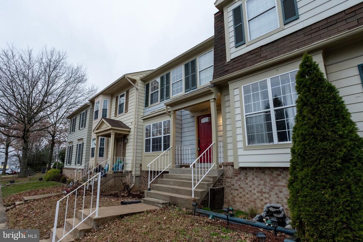 Exterior, Facade, Rowhouse