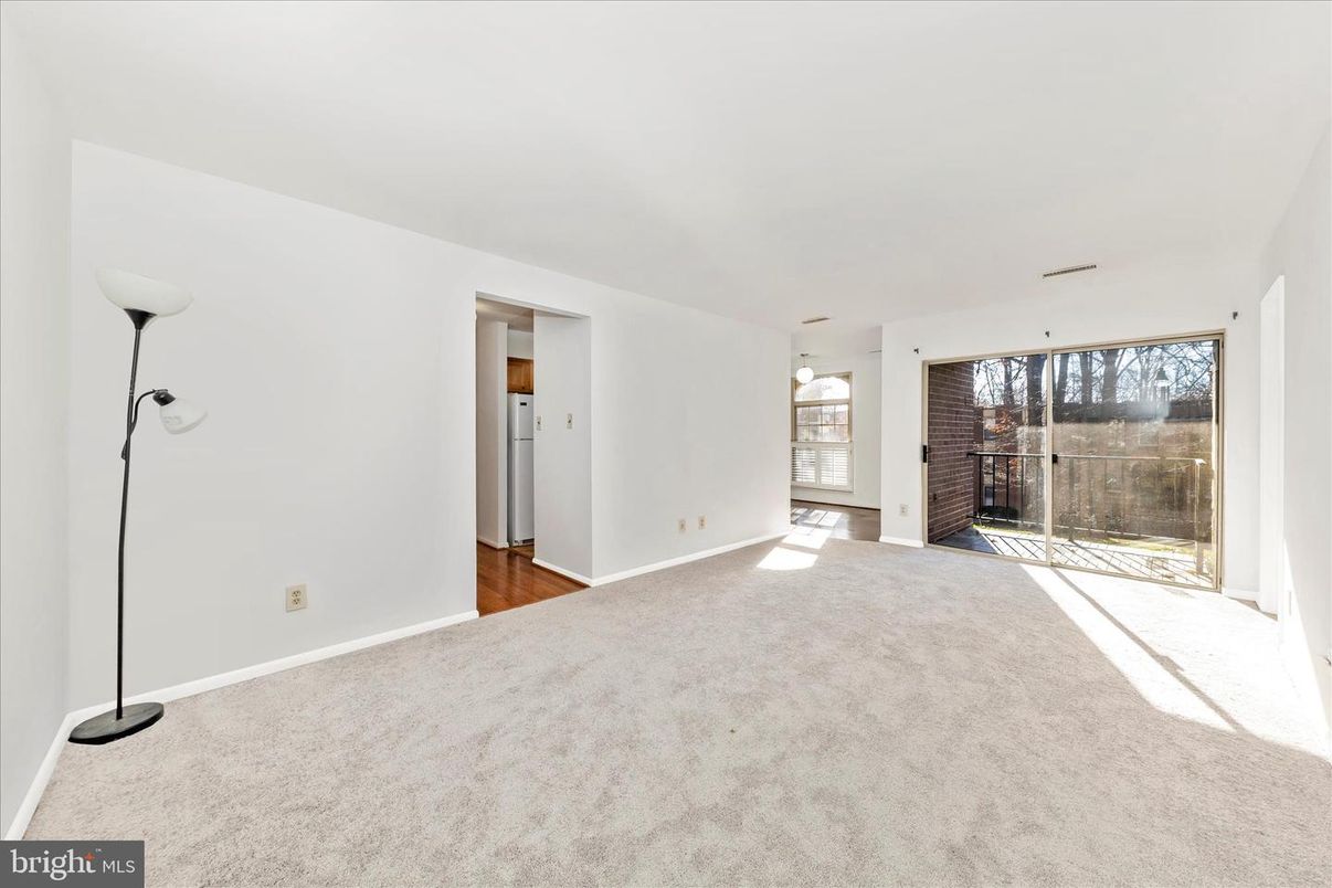 Empty room, Interior, Pendant Lights