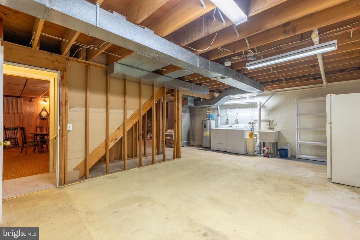 Interior, Washer, Wooden Beams, Wooden Ceilings