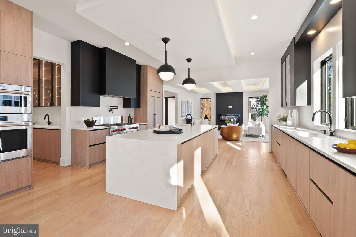 Interior, Kitchen, Living room, Pendant Lights, Recessed Lighting, Stainless Steel Appliances, Wood Texture Flooring