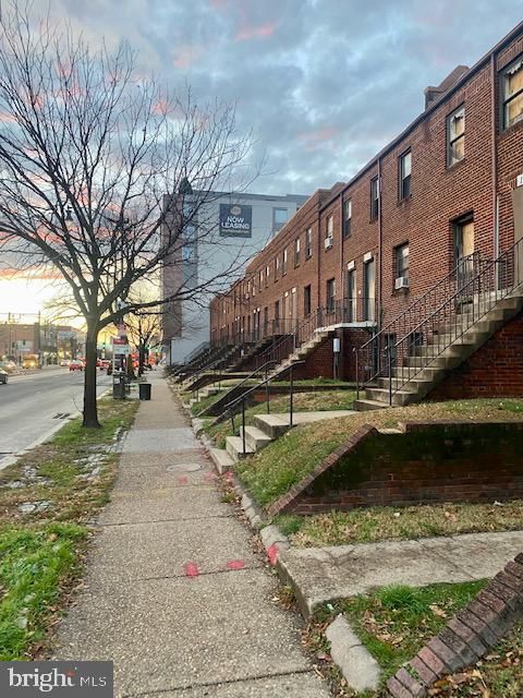 Exterior, Facade, Brick Facade, Rowhouse