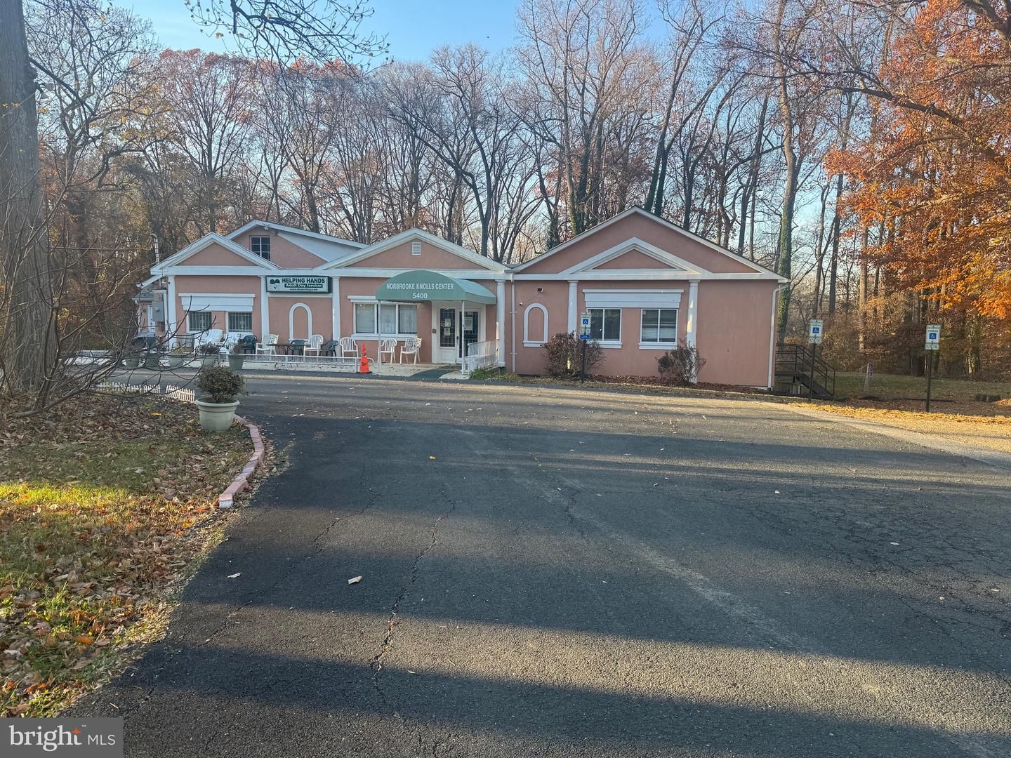 Attached, Exterior, Facade, Ranch