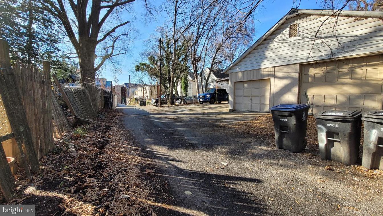 Detached Garage, Exterior