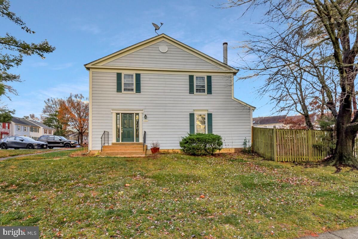 Backyard, Exterior, Facade, Queen Anne Victorian
