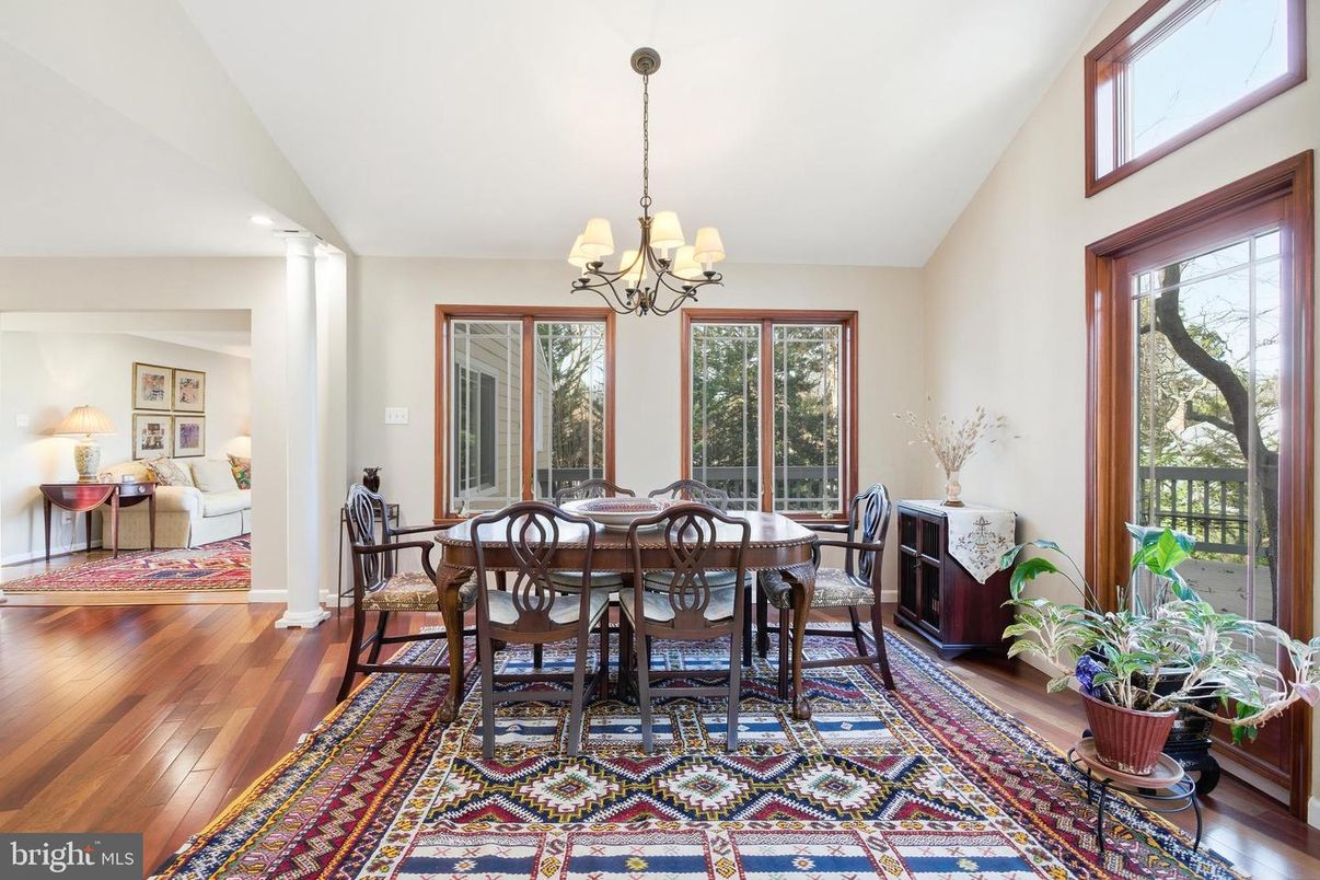 Chandelier, Dining room, Interior, Recessed Lighting, Wood Texture Flooring