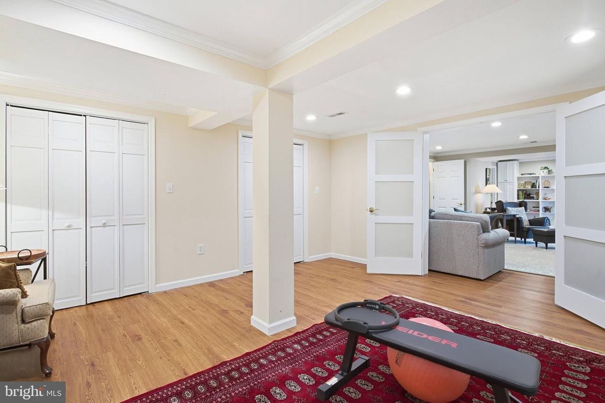 Fitness Equipment, Interior, Recessed Lighting, Wood Texture Flooring