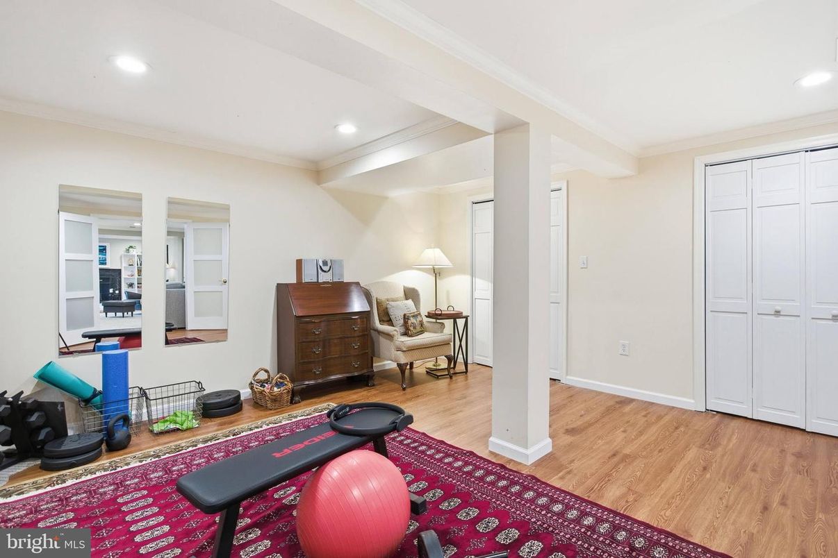 Interior, Recessed Lighting, Wood Texture Flooring