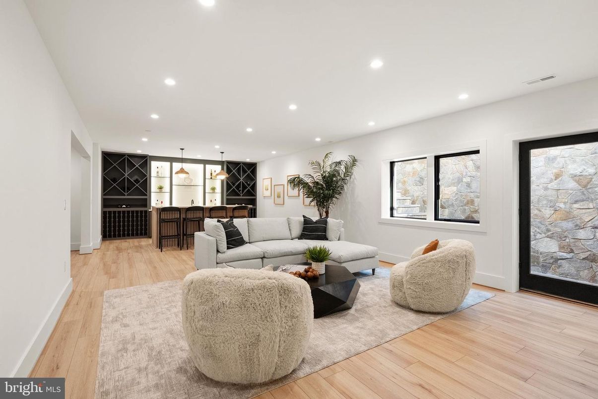 Interior, Living room, Pendant Lights, Recessed Lighting, Wood Texture Flooring