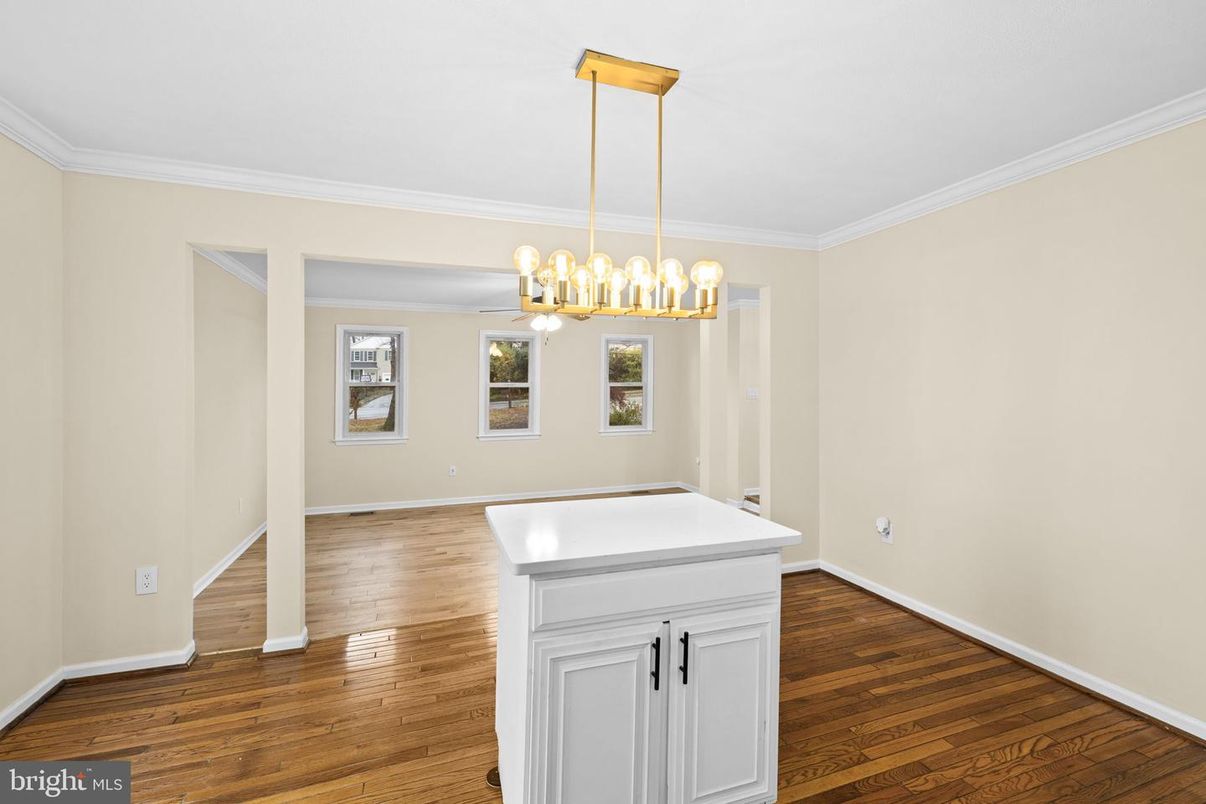 Interior, Pendant Lights, Wood Texture Flooring
