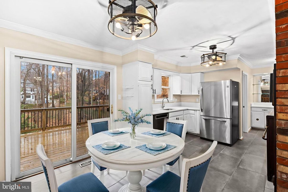 Dining room, Interior, Kitchen, Stainless Steel Appliances