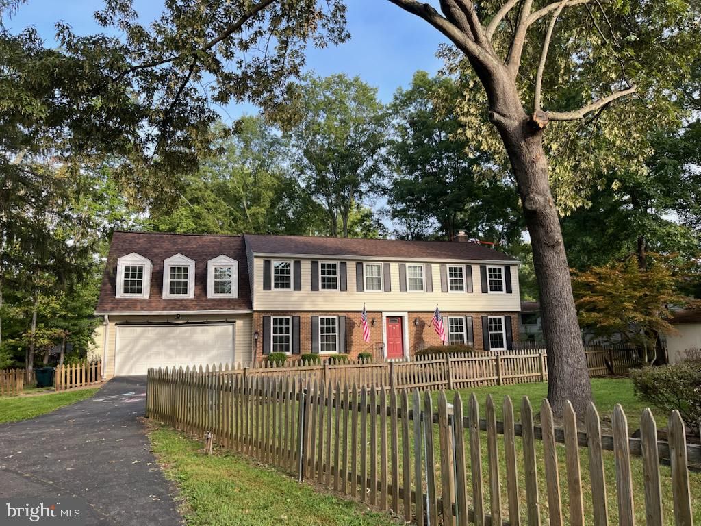 Attached, Backyard, Exterior, Facade, Brick Facade, Georgian