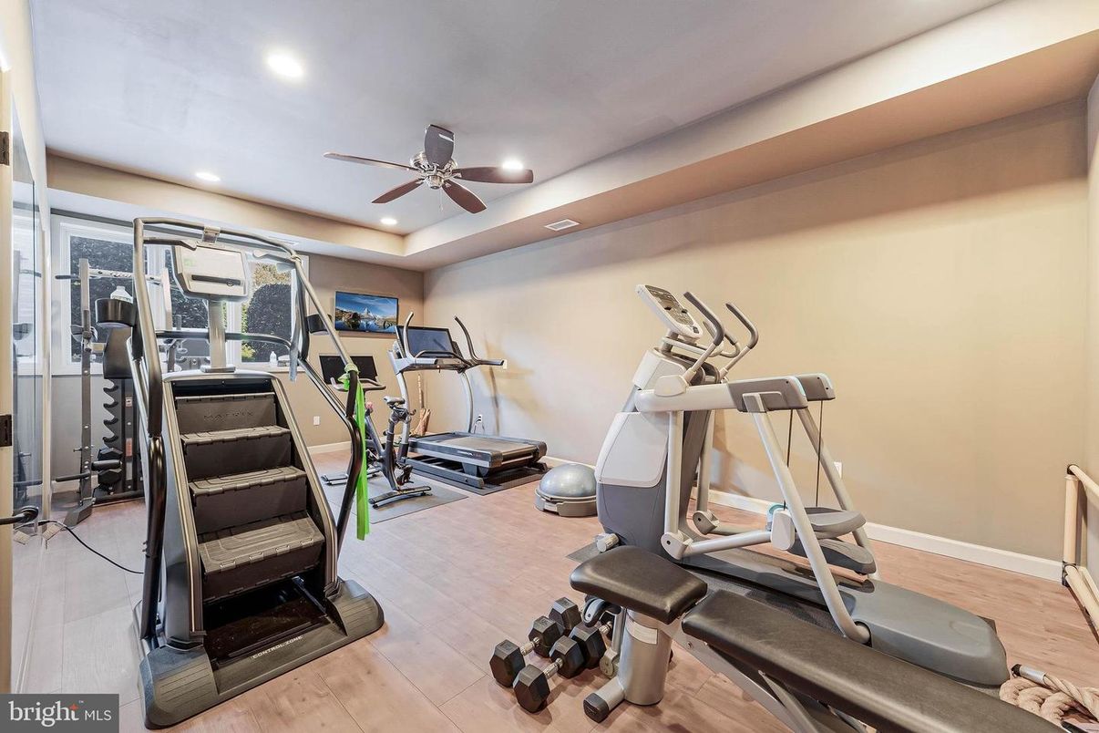 Fitness Equipment, Interior, Recessed Lighting, Wood Texture Flooring