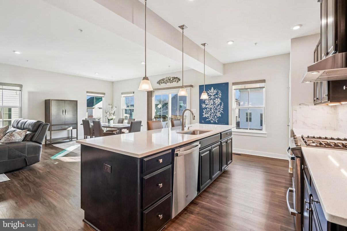 Dining room, Interior, Kitchen, Living room, Pendant Lights, Recessed Lighting, Stainless Steel Appliances, Wood Texture Flooring