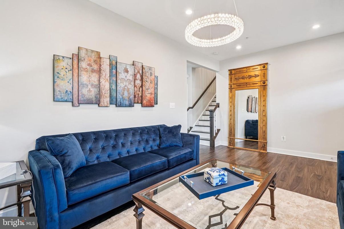 Interior, Living room, Pendant Lights, Recessed Lighting, Wood Texture Flooring