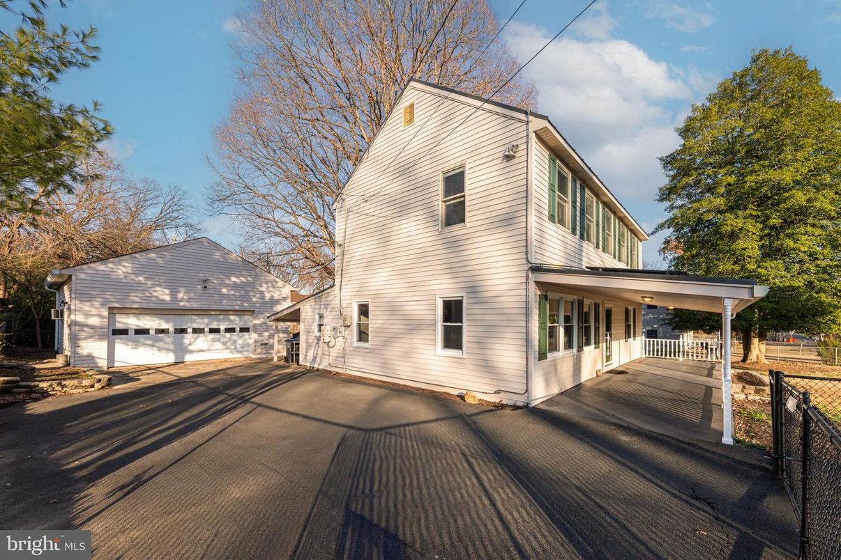 Detached Garage, Exterior