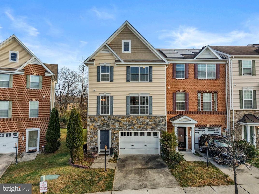 Attached, Exterior, Facade, Brick Facade, Solar Panels, Rowhouse