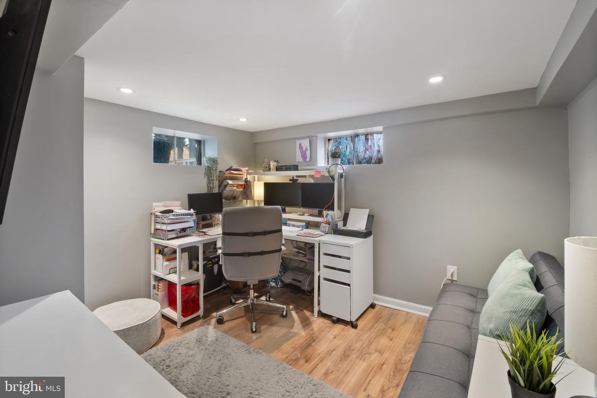 Home Office, Interior, Recessed Lighting, Wood Texture Flooring