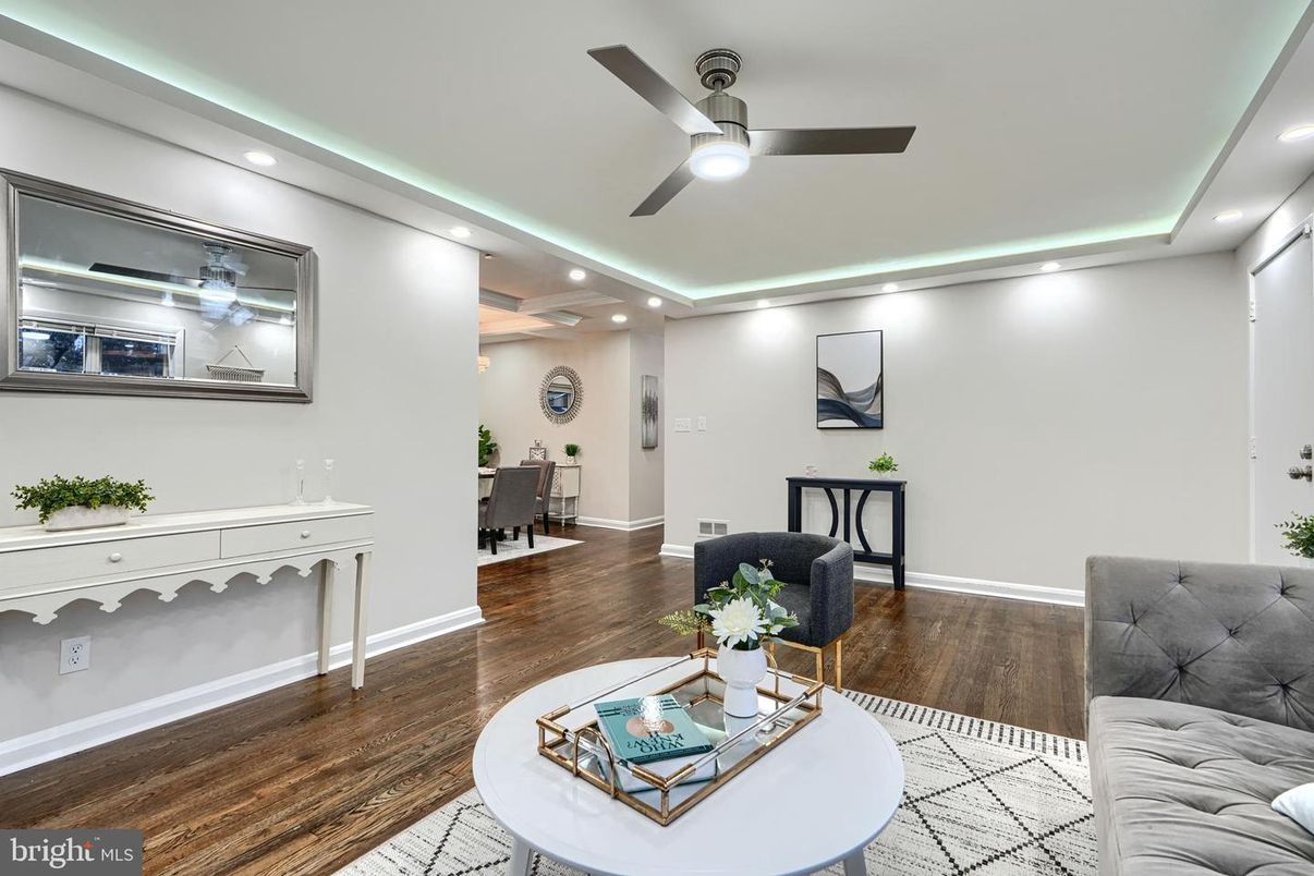 Dining room, Interior, Living room, Recessed Lighting, Wood Texture Flooring
