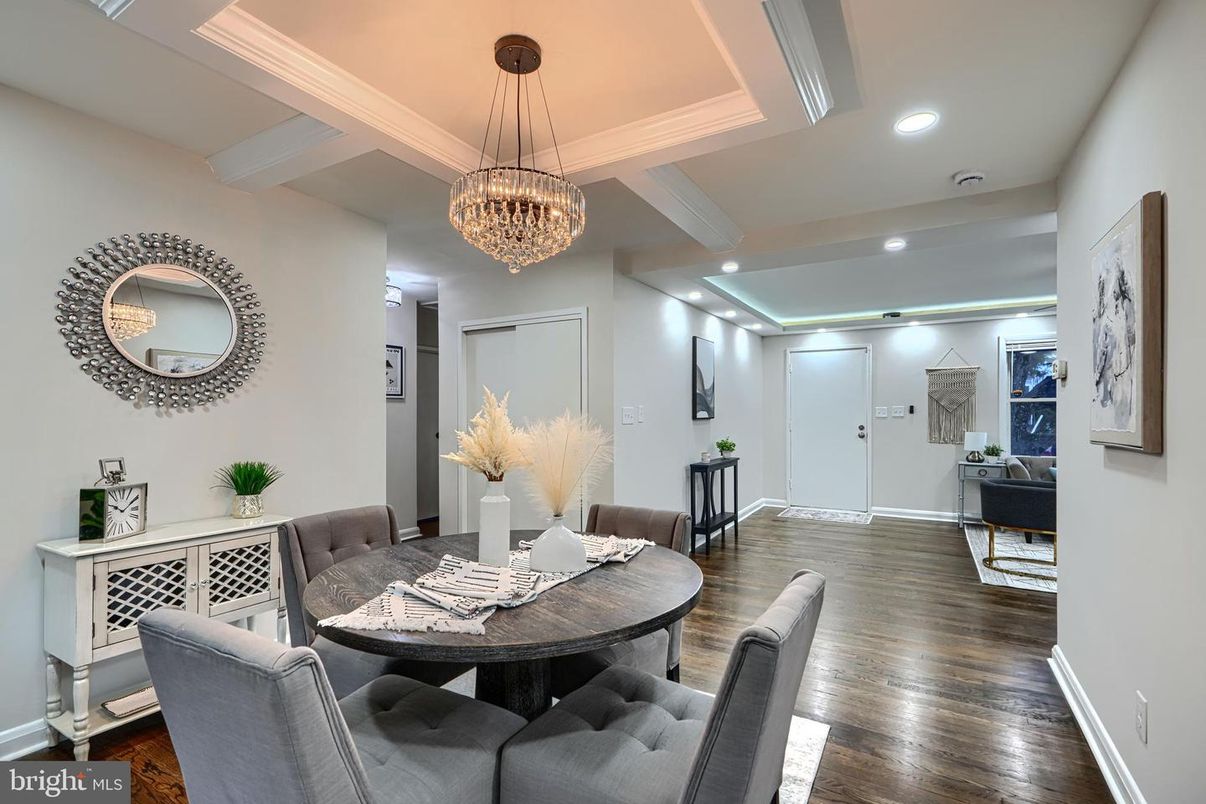 Chandelier, Dining room, Interior, Recessed Lighting, Wood Texture Flooring