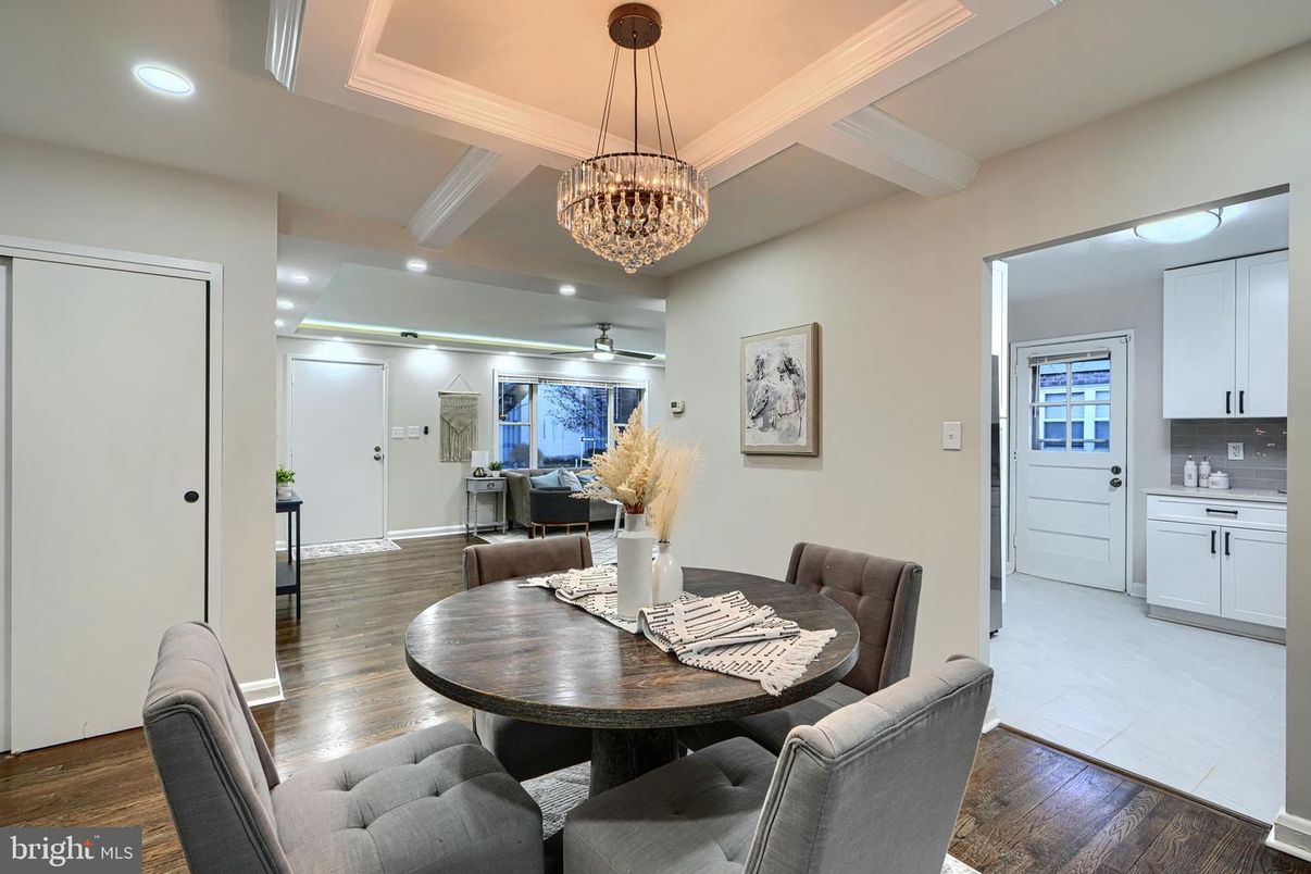 Chandelier, Dining room, Interior, Recessed Lighting, Wood Texture Flooring