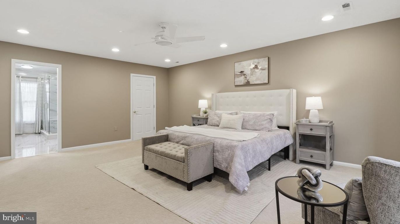 Bedroom, Interior, Recessed Lighting