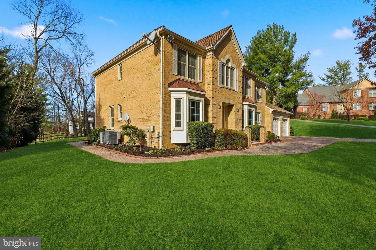 Attached, Backyard, Exterior, Facade, Brick Facade, Rowhouse