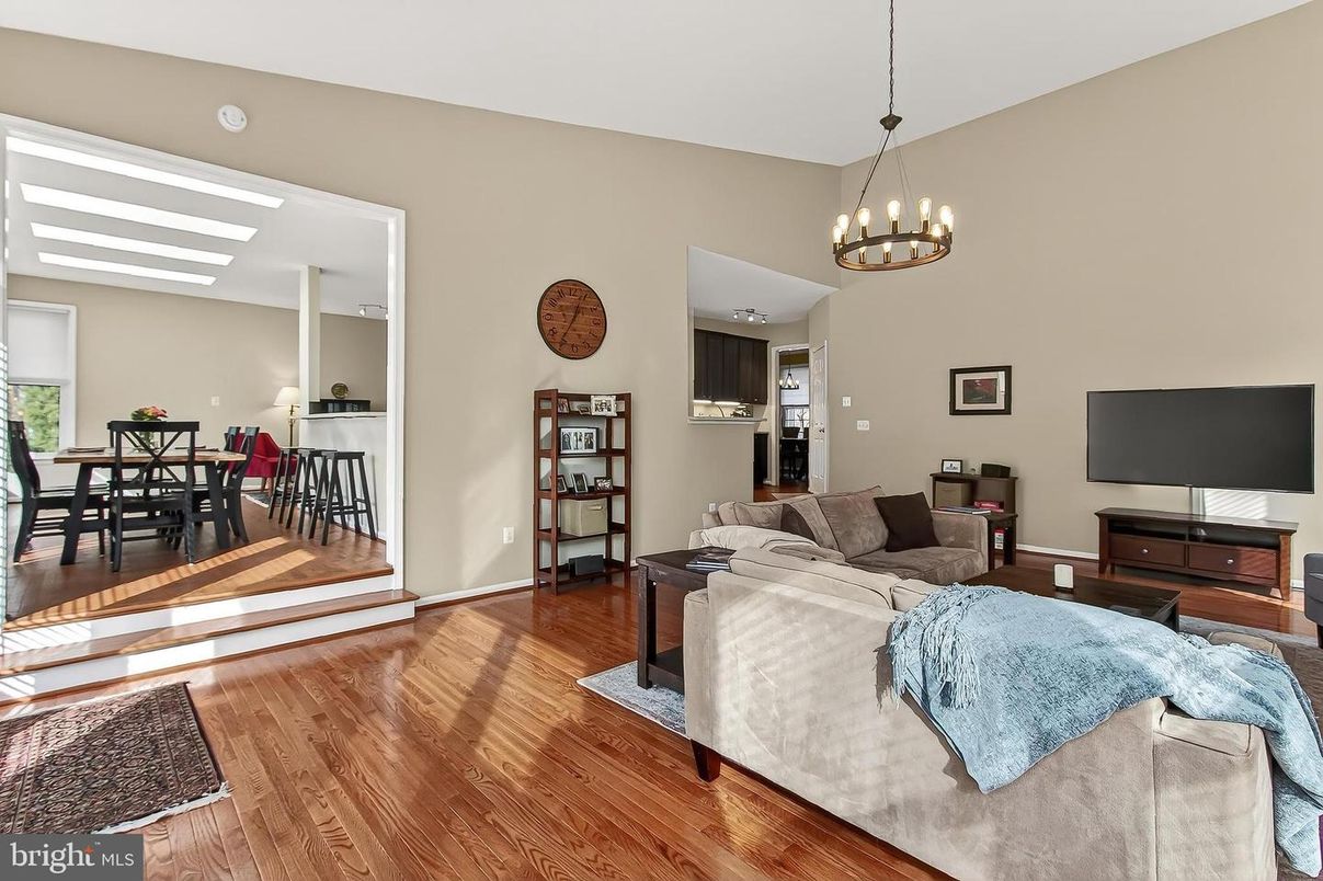 Chandelier, Dining room, Interior, Kitchen, Living room, Stainless Steel Appliances, Wood Texture Flooring