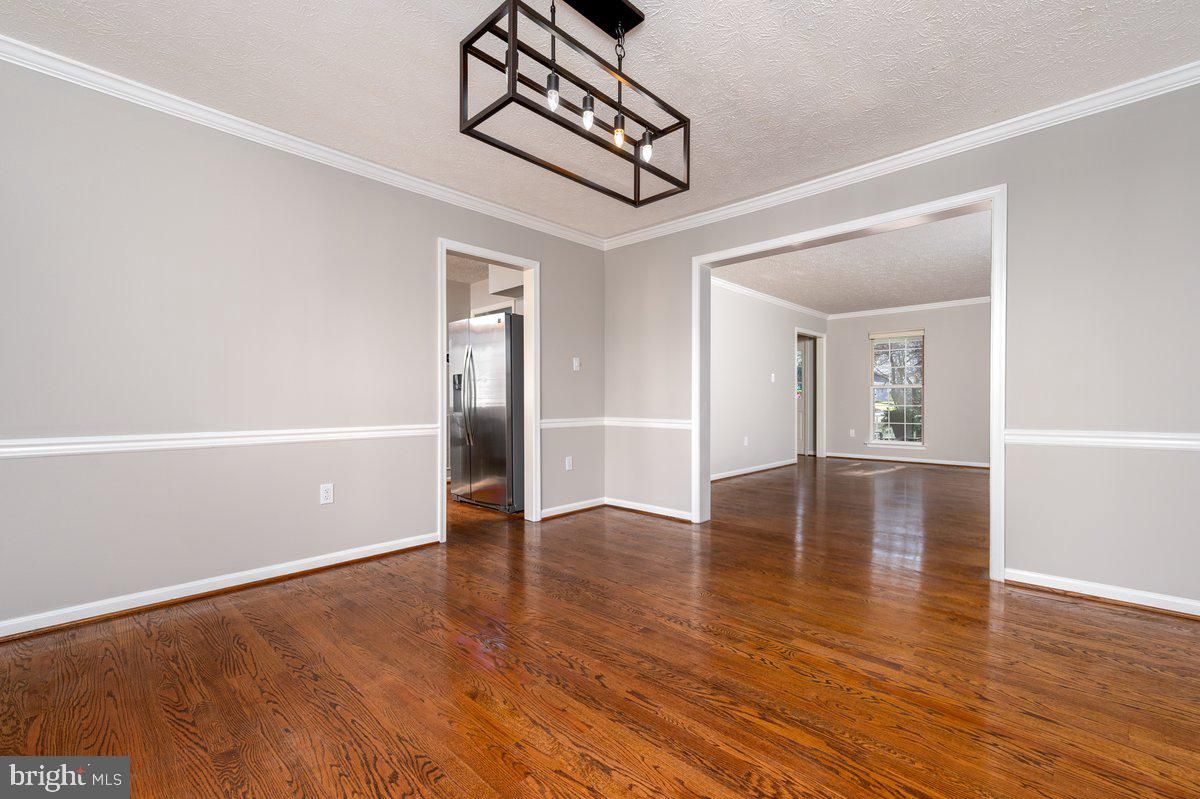 Empty room, Interior, Pendant Lights, Wood Texture Flooring