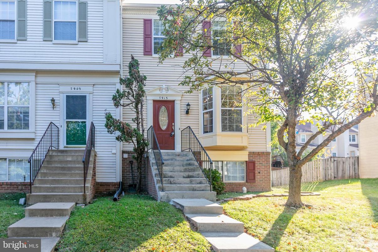 Exterior, Facade, Rowhouse