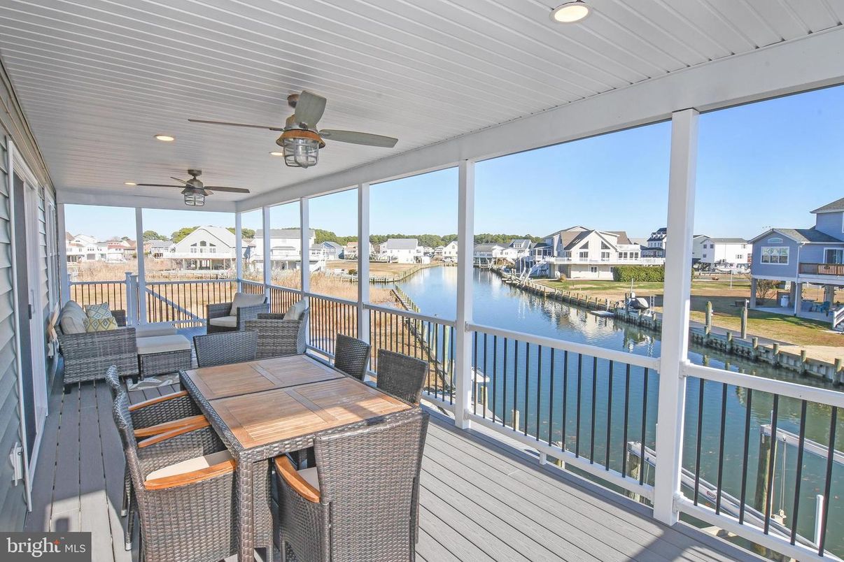 Exterior, Recessed Lighting, Water