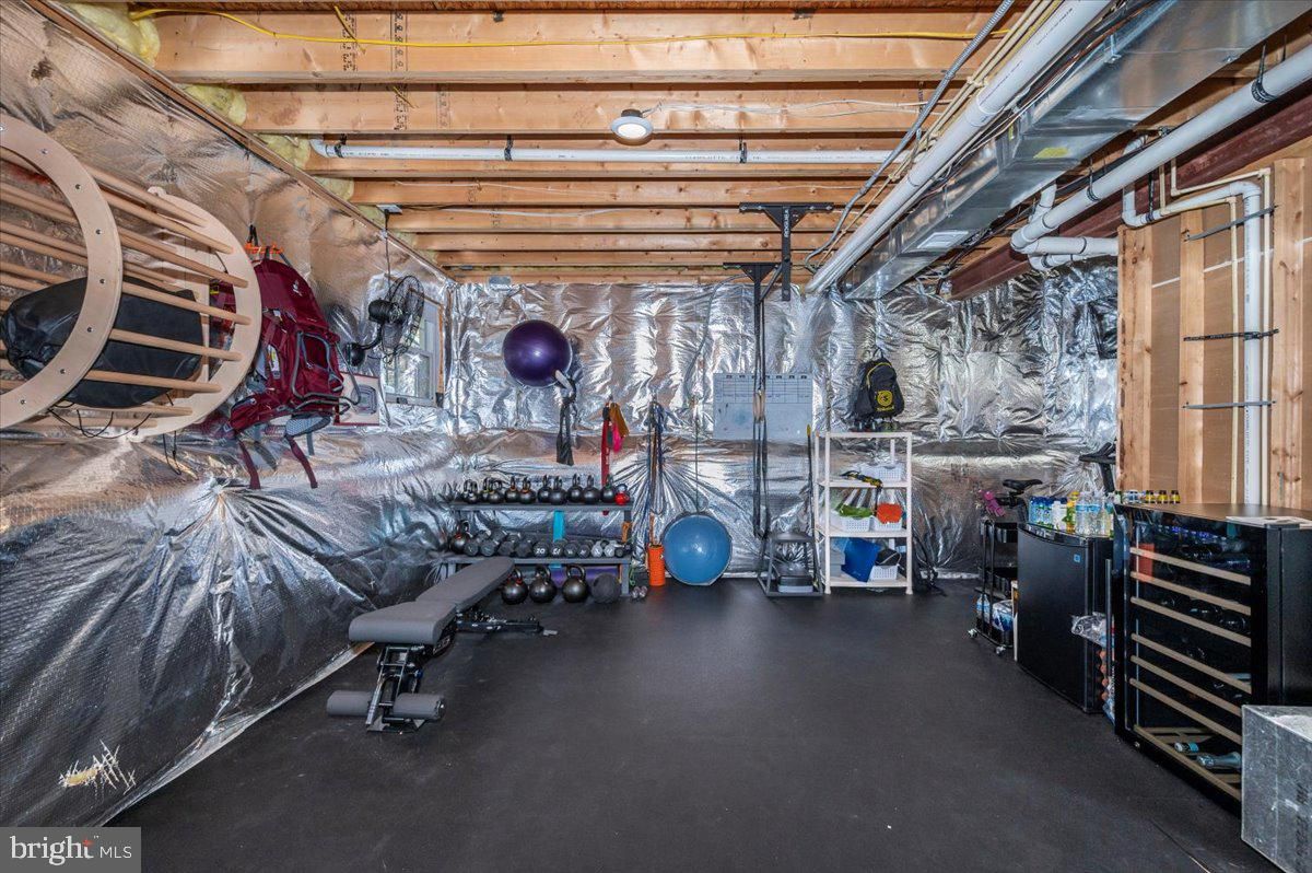 Fitness Equipment, Interior, Wooden Beams