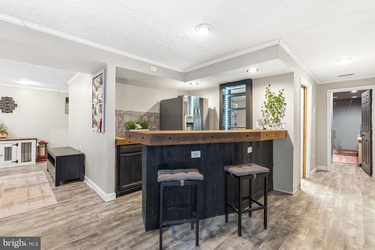 Interior, Recessed Lighting, Wood Texture Flooring